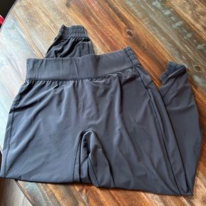 Lululemon jogger size 8 - black